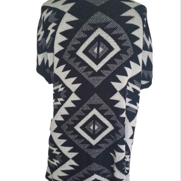 KIRRA - B&W Short Sleeve Aztec Cardigan - Large - Picture 6 of 10